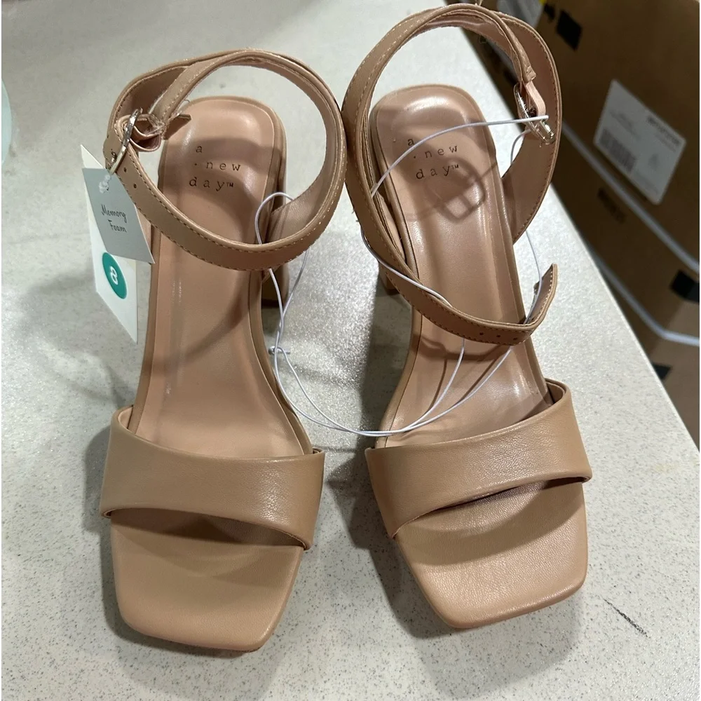 Women’s a new day strapy heels with memory foam - Picture 2 of 6